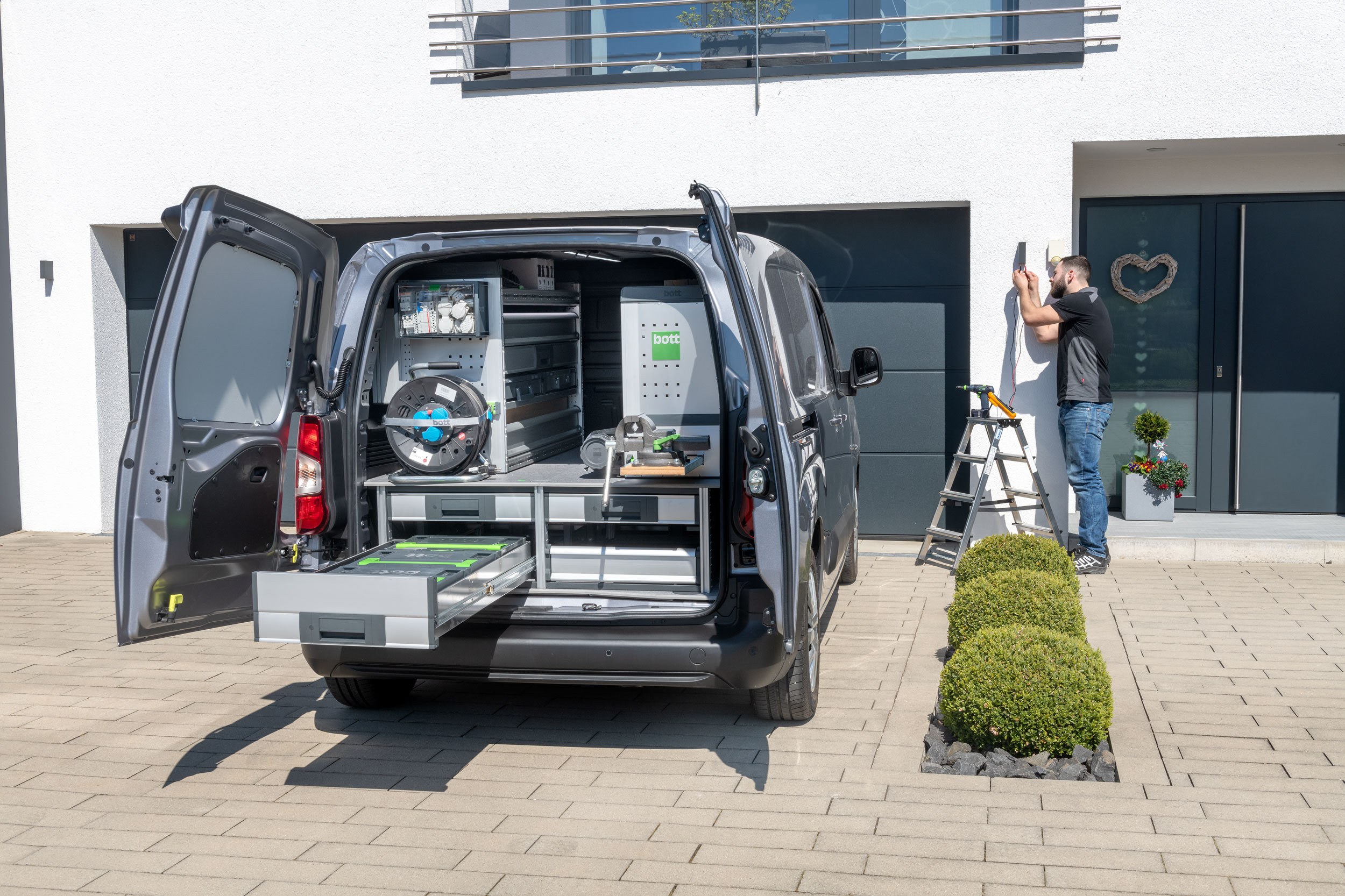 Ergonomische bedrijfswageninrichting voor VW Caddy