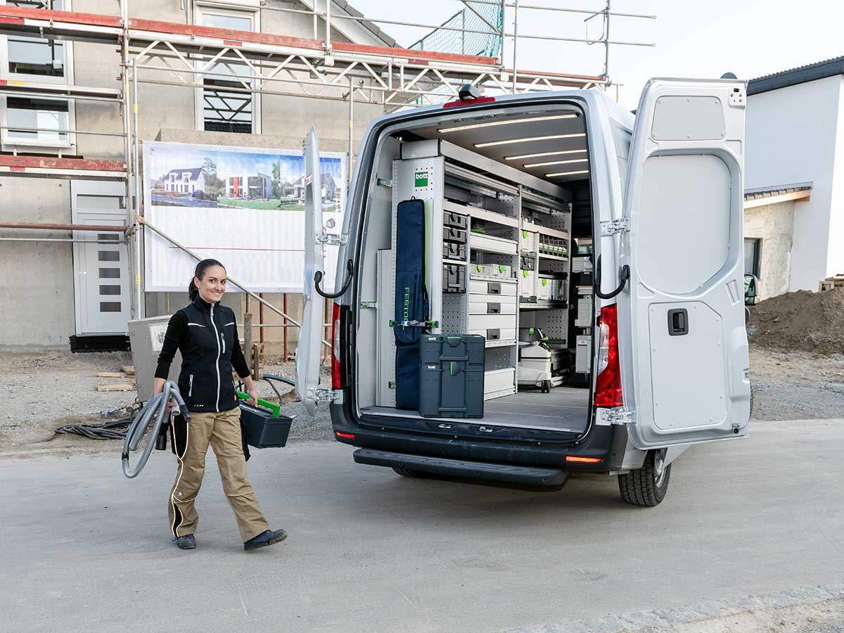 Voertuiguitrusting voor ambachtslieden, bekijk grote transporter voor timmerlieden