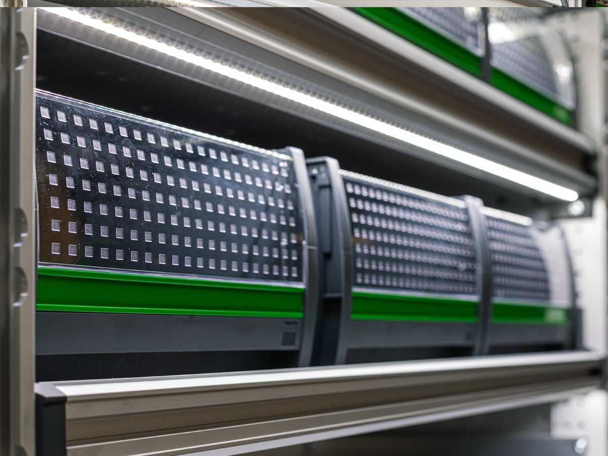 LED-verlichte dozen voor kleine onderdelen in bedrijfsvoertuigen