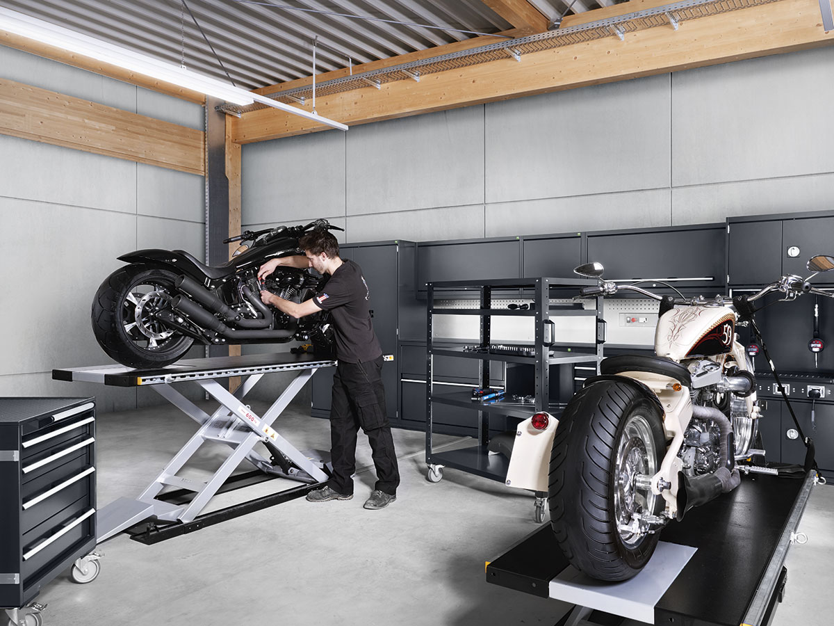 Uitrusting en faciliteiten voor motorwerkplaatsen